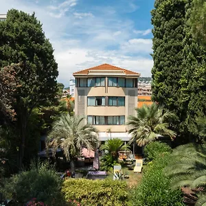 4* Hotel Cezanne